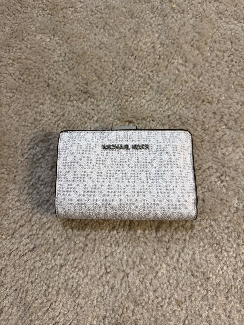 Michael Kors Jet Set Travel Medium Logo Bi-Fold Wallet